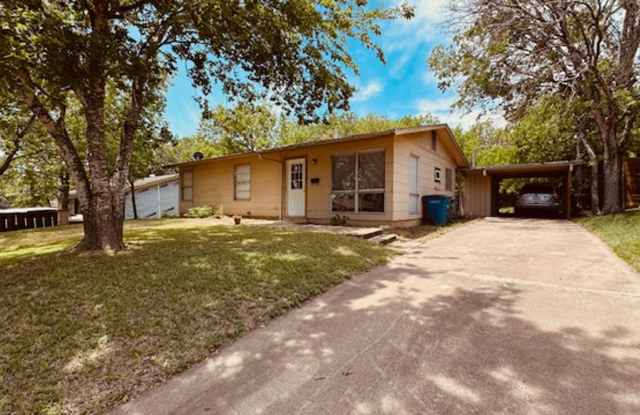 Clean South Austin 3/1 House w/ Carport, Private fenced yard Near First St not far from Ben White photos photos