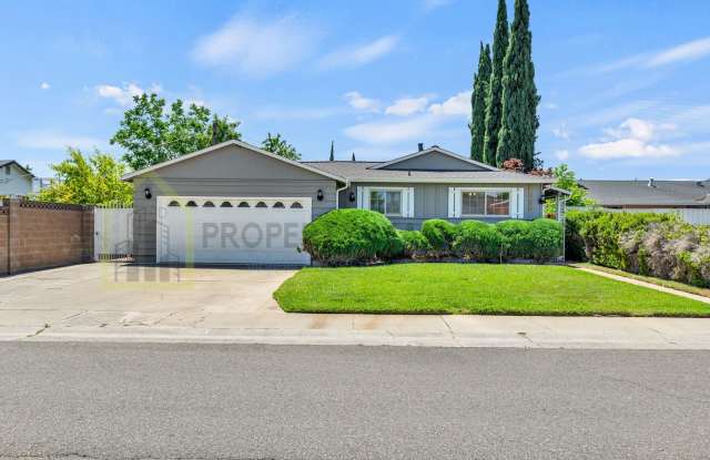 Charming 3-Bed Ranch Home with room for 4th bedroom - 5620 50th Avenue, Parkway, CA 95823