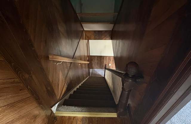 610 Pine Street Gallery 4