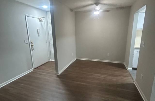Affordable 1 Bedroom Condominium at Orchard Trace**** Great move in Special*** Gallery 3