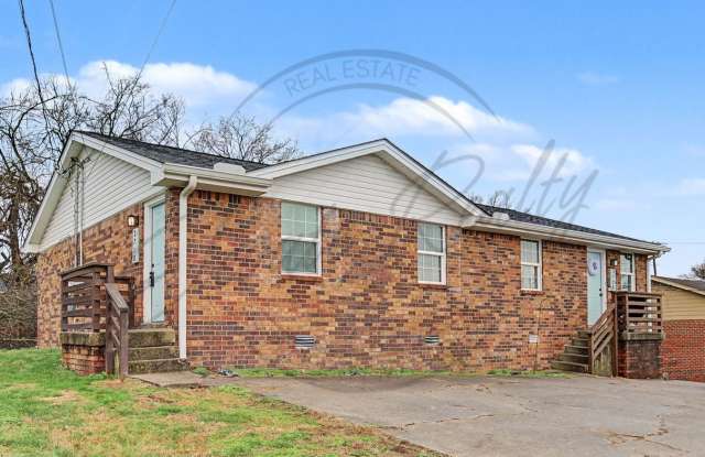 ONE MONTH FREE RENT: Two Bedroom Ranch Style Duplex in North Nashville! Gallery 3
