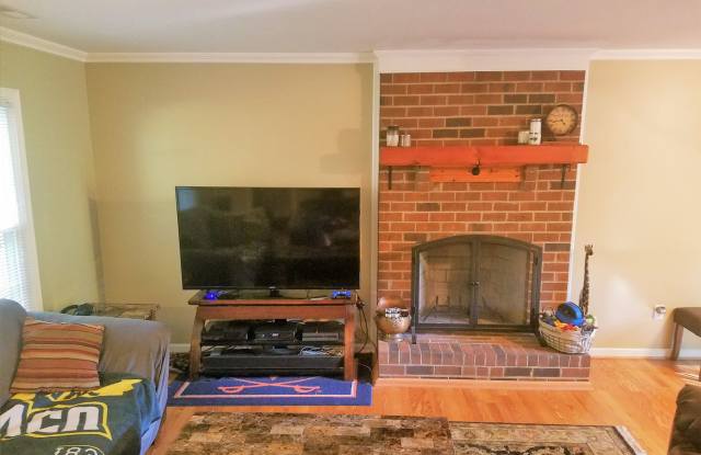 Spacious rancher located off of Genito Road. Gallery 3