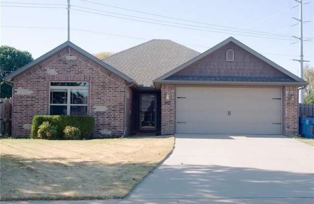 900  SW Crownview - 900 Southwest Crown View Street, Bentonville, AR 72712