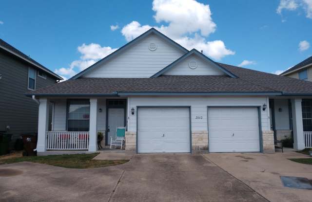 Cute updated duplex in Est Round Rock Close to Dell photos photos