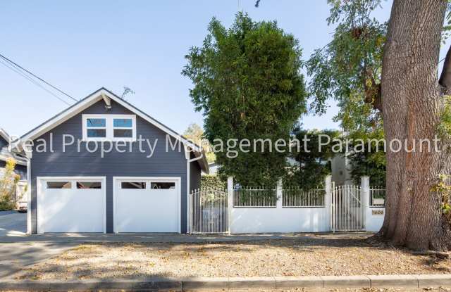 Fully Renovated Los Feliz Home with Private Yard, Two-Car Garage & Creative Studio Gallery 4