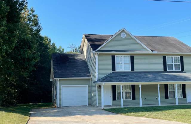 Two Bedroom Townhouse with Bonus Room in Sherrills Ford! photos photos