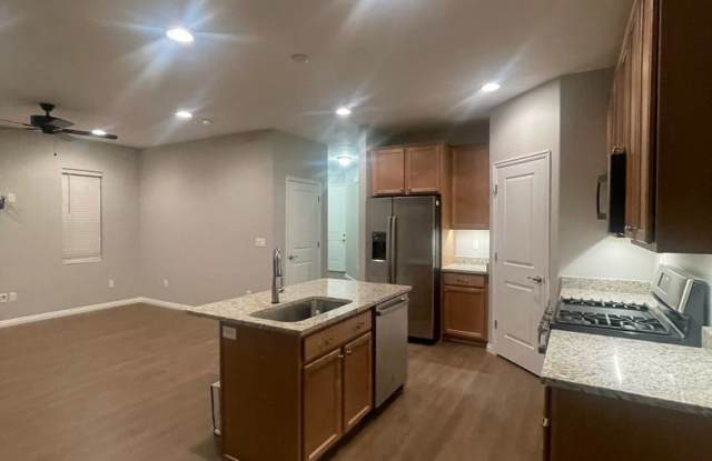 Beautiful Bluffdale townhome for rent! Gallery 4