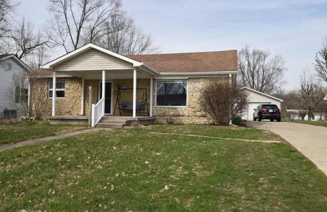 3 Bedroom 2 Full Bath Home in Greenfield, Fenced Yard photos photos