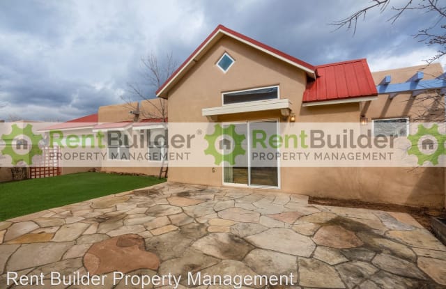 4304 Camino Lila - 4304 Camino Lila, Santa Fe, NM 87507