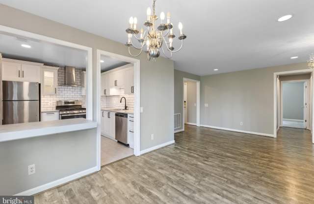 8244 CATBIRD Circle Gallery 3