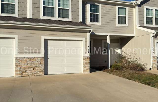 3 Bedroom / 2.5 Bathroom Townhome in Louisburg, KS! - 334 North 6th Terrace, Louisburg, KS 66053