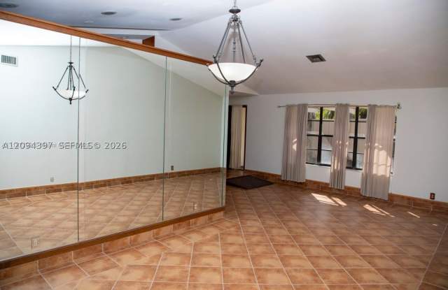 1060 NW 110th Ln Gallery 3