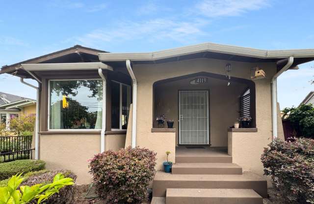 3BR Craftsman-Style HOUSE for Rent | Private Parking+ Laundry - 4119 Adeline Street, Emeryville, CA 94608