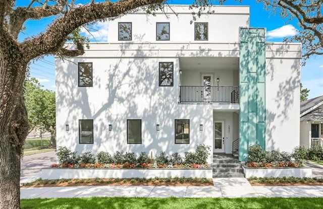2433 STATE Street - 2433 State Street, New Orleans, LA 70115