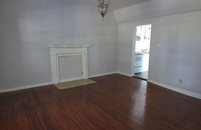 For Rent - 3 Bedroom, 1.5 Bath Duplex Gallery 4
