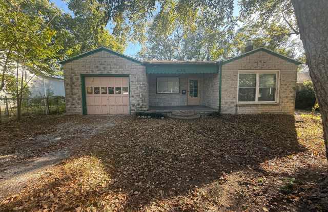 2 Bedroom 1 Bath with Bonus Room AVAILABLE NOW!!! Gallery 1