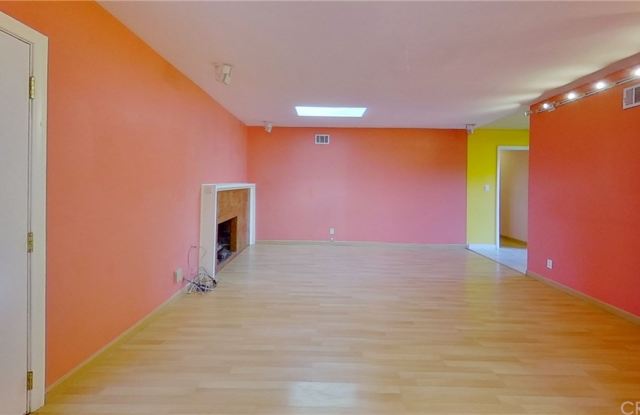 11436 Woodley Avenue Gallery 3