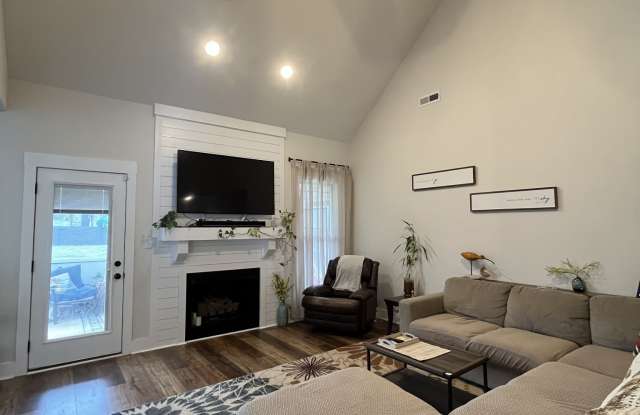 445 Crestwicke Ct Gallery 2