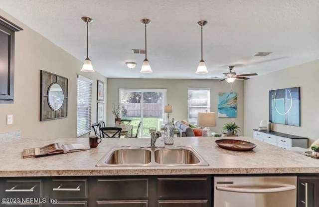 1308 LAKE SHORE Boulevard Gallery 2
