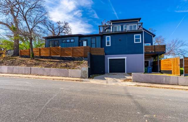 Tip Tier Views at this Beautiful 4 bedroom, 3 bathroom home in Central East Austin!!! - 2016 Peoples Street, Austin, TX 78702