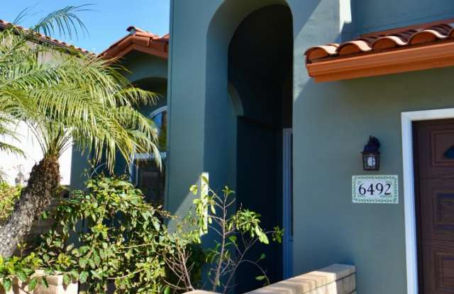 Carlsbad LUXURY HOME - Stunning  Bright Home One block from the BEACH! 3 Car GARAGE + Jacuzzi! - 6492 Franciscan Road, Carlsbad, CA 92011