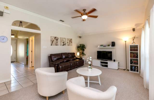 7005 Madiera - 3bed/2bath- $2,695/month Gallery 4