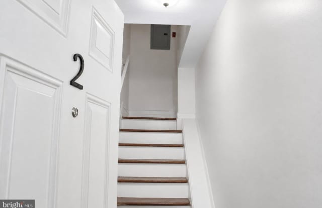 58 ELMHURST Avenue Gallery 3