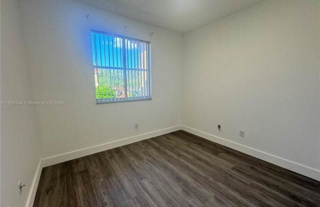 5004 S Harbor Isles Dr Gallery 3
