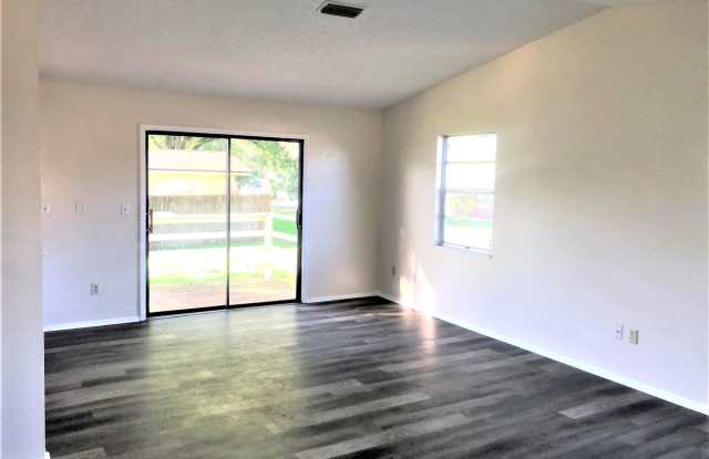 3BR/2BA Home w/ a Deck!! NO APPLICATION FEE! photos photos