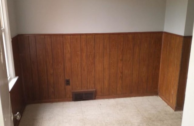 19533 Barlow St - 19533 Barlow Street, Detroit, MI 48205
