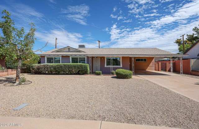 7308 E Pierce Street Gallery 1