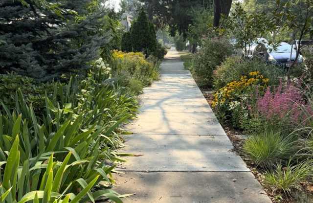 Cozy 2 bed 1 bath home in the beautiful downtown Boise just off 15h and Franklin. Gallery 3