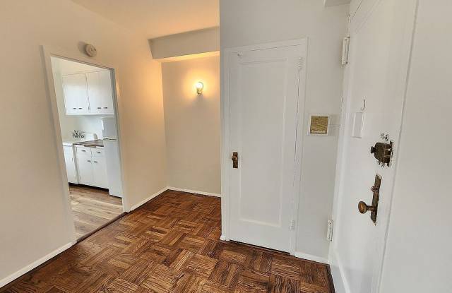 1949 Mcgraw Ave Apt 7F Gallery 3