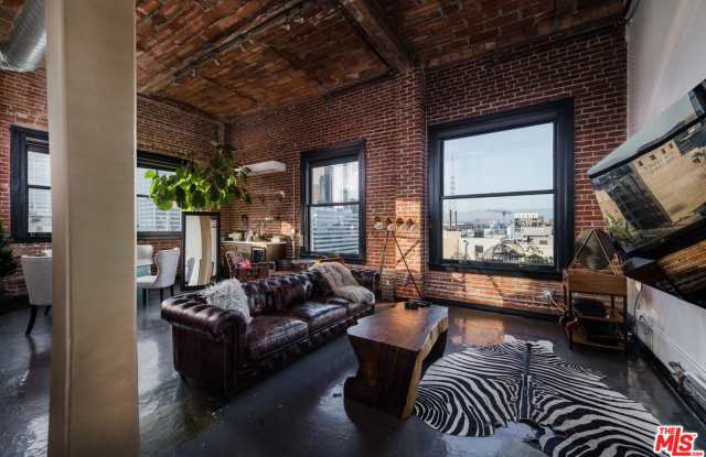 215 7TH Street Gallery 3