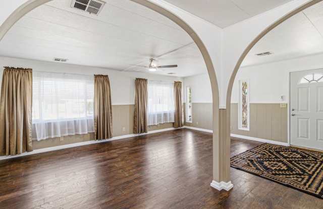 Spacious 2 Bed, 2 Bath Retreat in Charming Boulder City! photos photos
