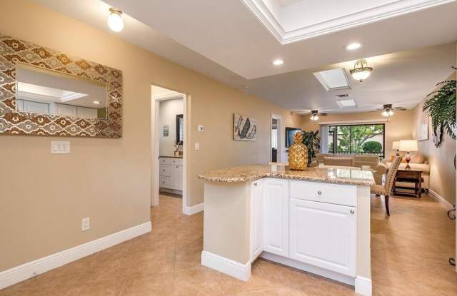 560 9th Ave S unit: 1 photos photos