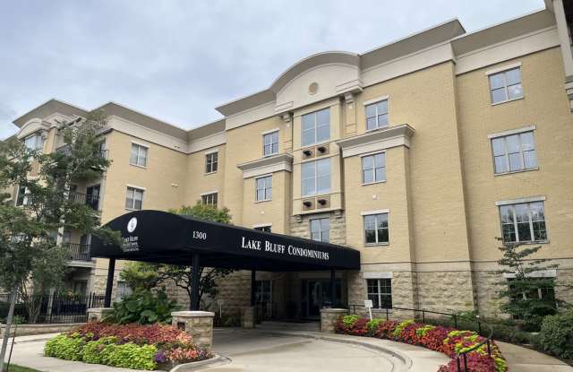 Beautiful Lake Bluff 1 Bedroom Condo for Rent Gallery 1