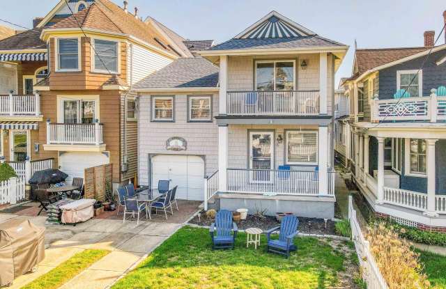 6 1/2 Embury Avenue photos photos