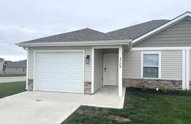 3 Bed | 2 Bath | 1 Car Garage Single Level Duplex in Kansas City w/ Move In Special (First Month Free) Gallery 3