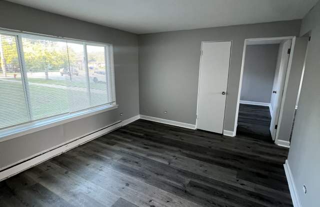 2113 W 119th St photos photos
