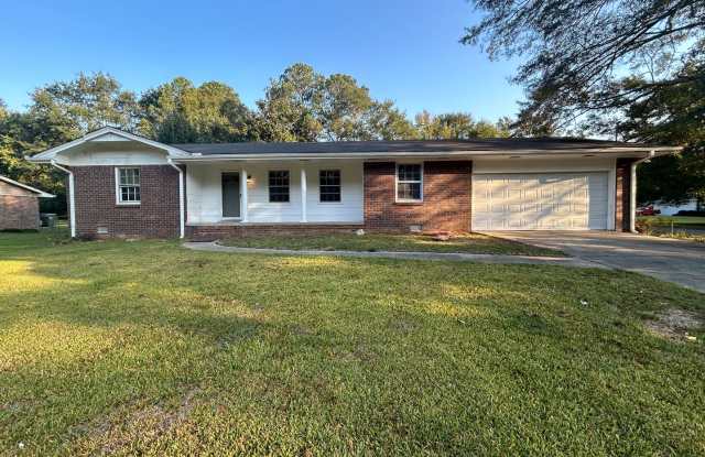 2000 Forest Dr: 3BD, 2BA Ranch with 2-Car Garage  Sunroom for Rent in Fayetteville! AVAILABLE NOW! - 2000 Forest Drive, Fayette County, GA 30214