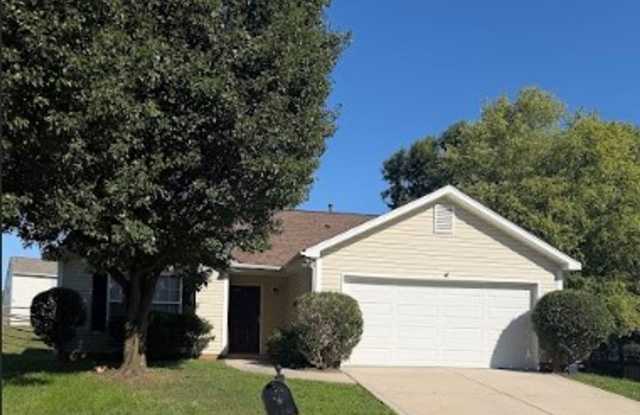 3 BR/2BA | Newly Renovated Single Family Home | Fenced backyard| Community pool! photos photos