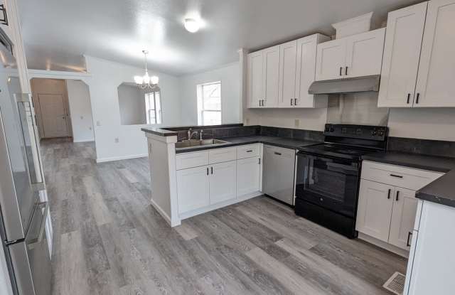 Southeast Austin Area 3 Bed / 2 Bath Freshly Updated photos photos