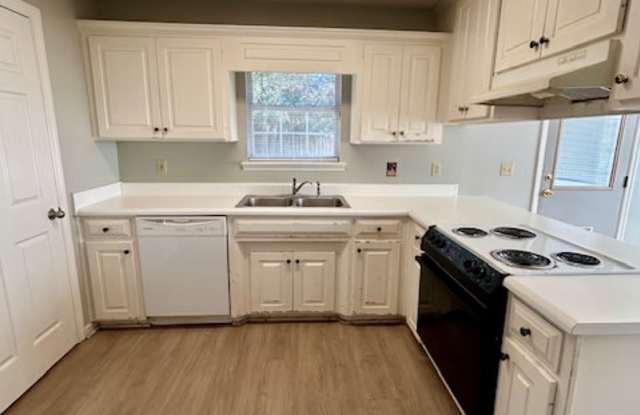 3818 Pondside Cir - 3818 Pondside Circle, Lowndes County, GA 31605