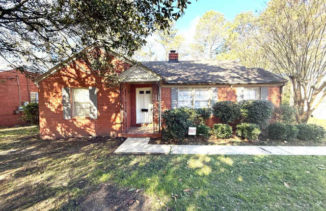 ** 3 Bed 1 Bath located in Cloverdale ** Call 334-366-9198 to schedule a self tour photos photos