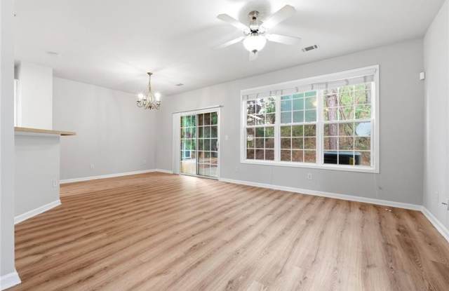 1006 Ivydale Circle Gallery 2