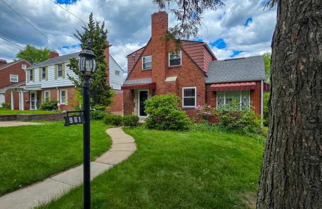 961 Sunglow Street photos photos