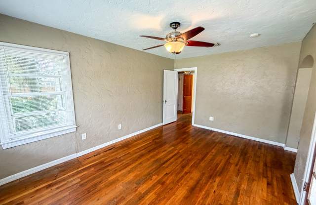 1824 NW 5th Ave - Pet Friendly! Gallery 4