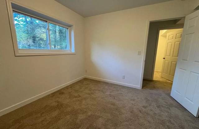Room in 6 Bedroom Home at Forge Rd Gallery 4