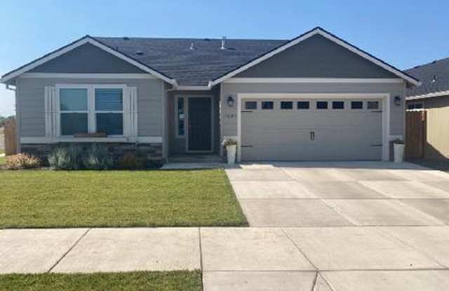 Introducing a charming rental home in East Medford! photos photos
